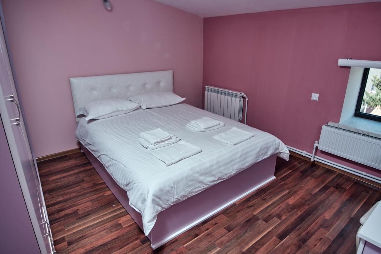 Ro Metro Aparthotel Gyumri ภายนอก รูปภาพ