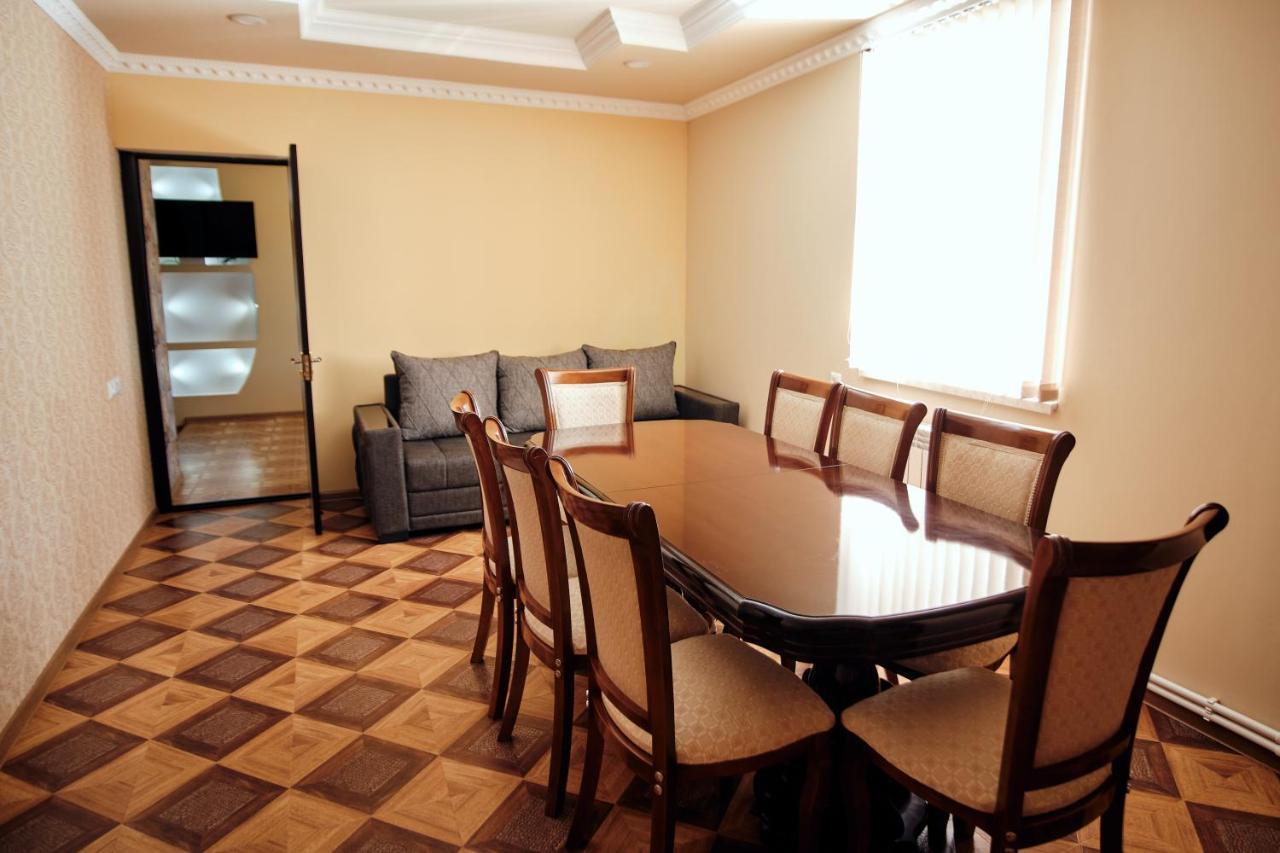 Ro Metro Aparthotel Gyumri ภายนอก รูปภาพ