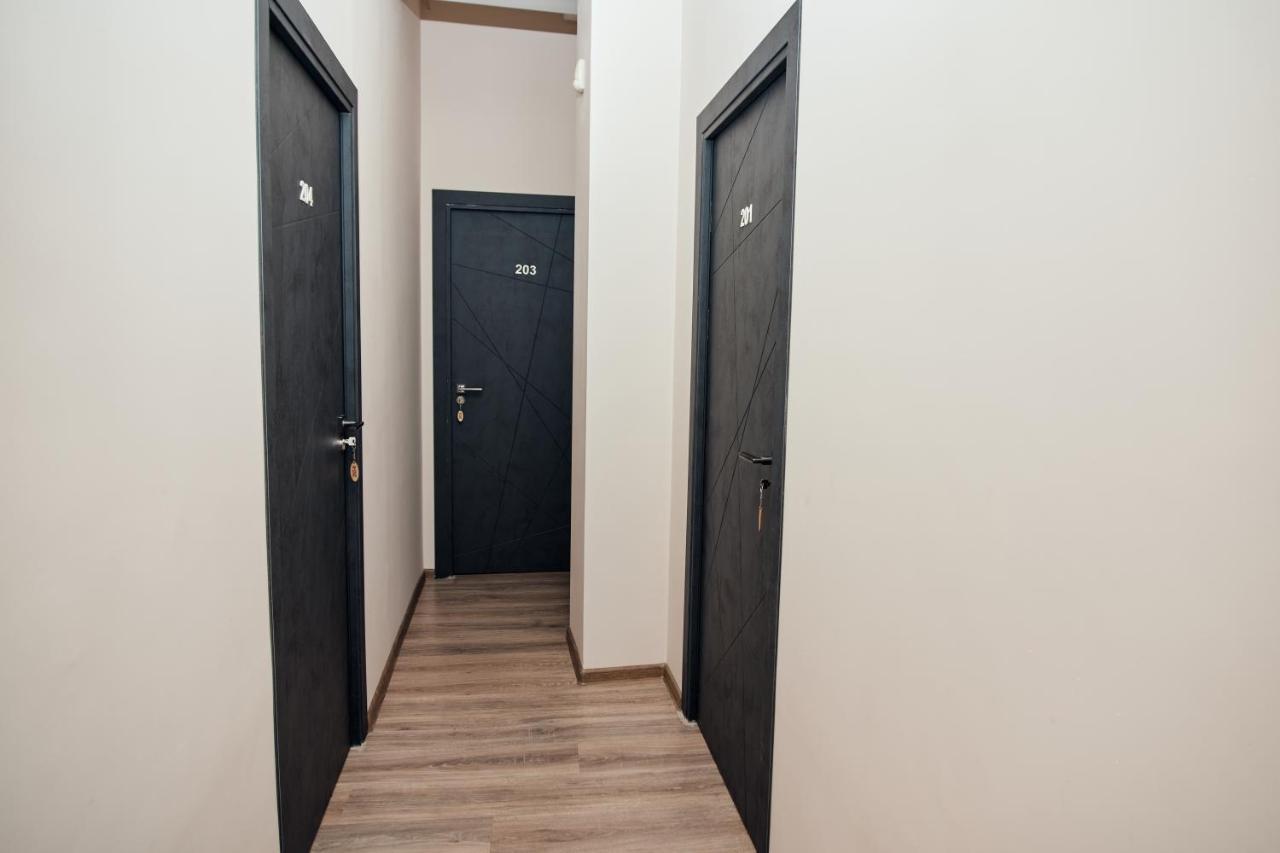 Ro Metro Aparthotel Gyumri ภายนอก รูปภาพ