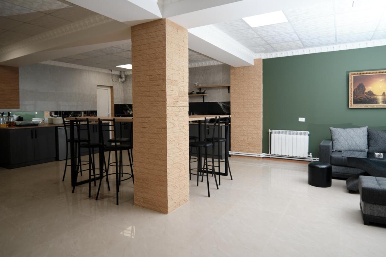 Ro Metro Aparthotel Gyumri ภายนอก รูปภาพ